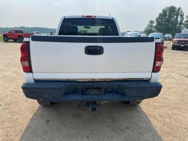 Image of Chevrolet 2500HD equipment image 4
