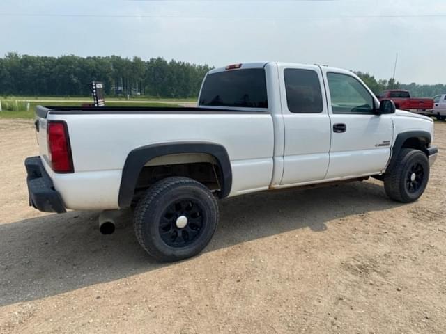Image of Chevrolet 2500HD equipment image 3
