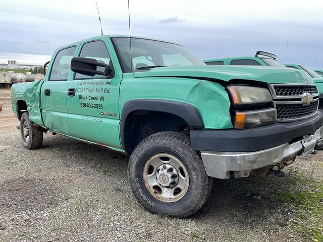 Image of Chevrolet 2500HD equipment image 2