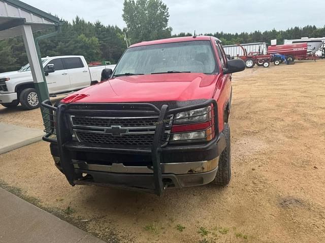Image of Chevrolet 2500HD equipment image 2