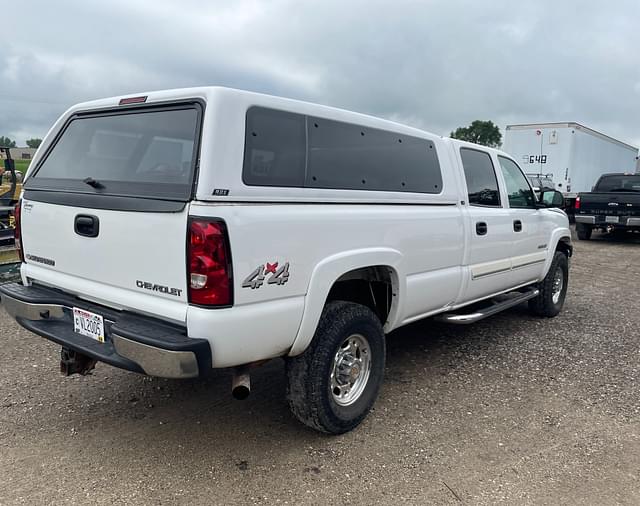 Image of Chevrolet 2500HD equipment image 4