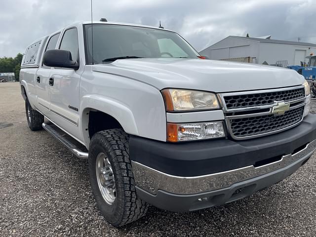 Image of Chevrolet 2500HD equipment image 2