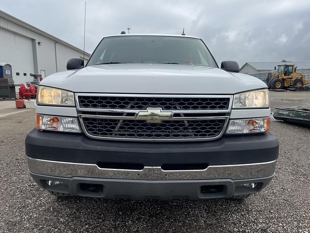 Image of Chevrolet 2500HD equipment image 1
