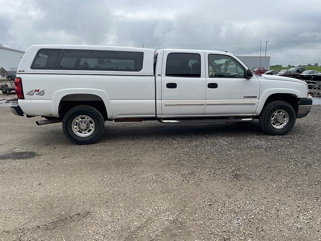 Image of Chevrolet 2500HD equipment image 3