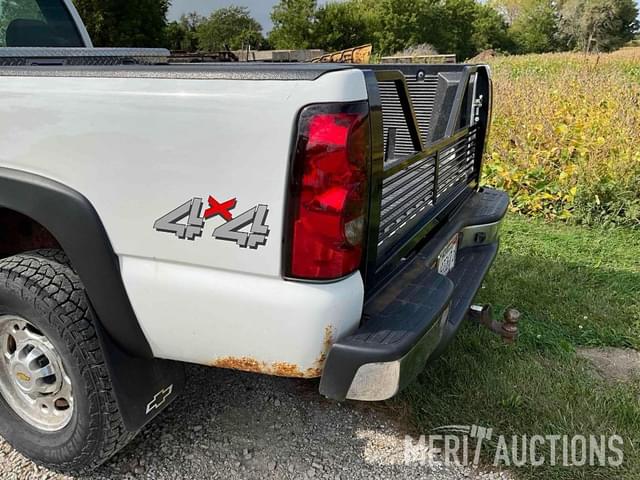 Image of Chevrolet 2500HD equipment image 4