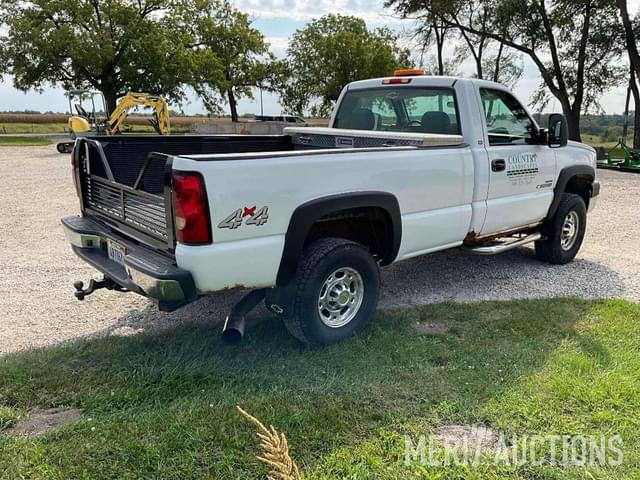 Image of Chevrolet 2500HD equipment image 2