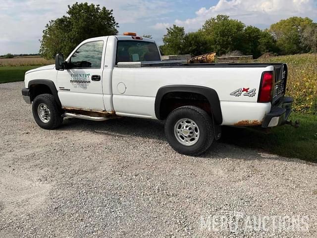 Image of Chevrolet 2500HD equipment image 3