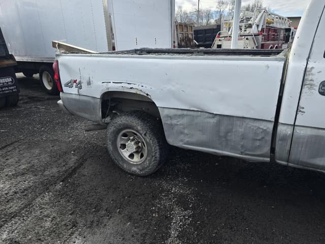 Image of Chevrolet 3500 equipment image 4