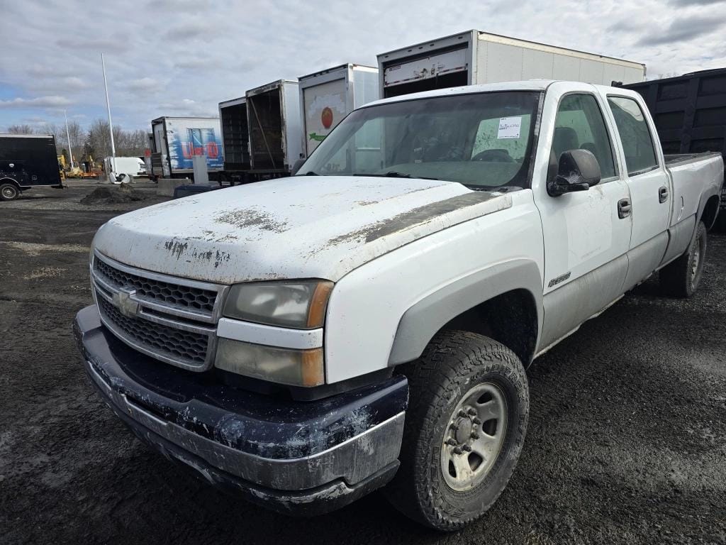 2005 Chevrolet 3500 Equipment Image0