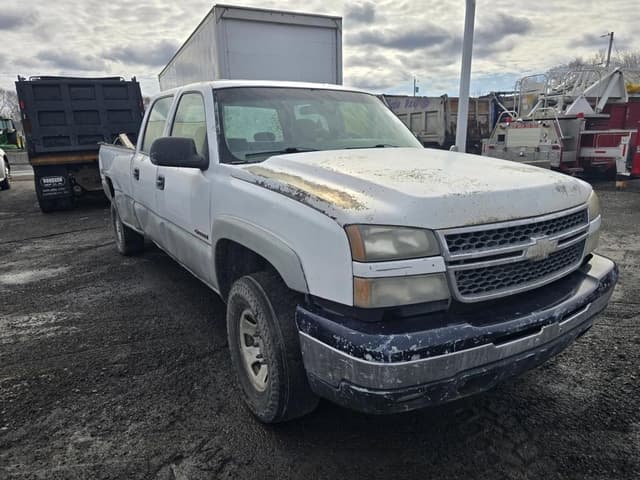 Image of Chevrolet 3500 equipment image 2