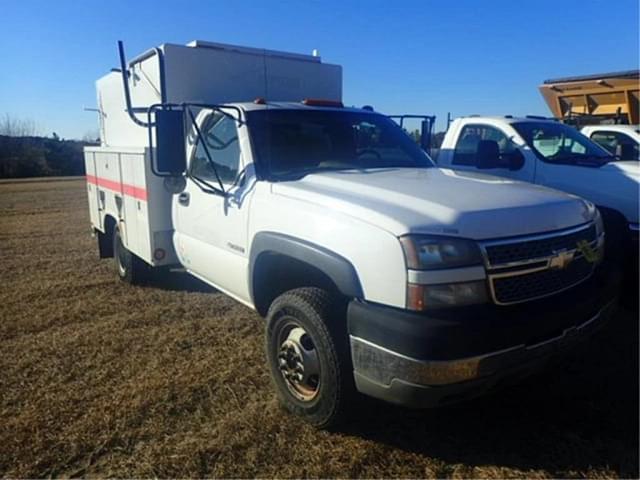 Image of Chevrolet 3500 equipment image 2