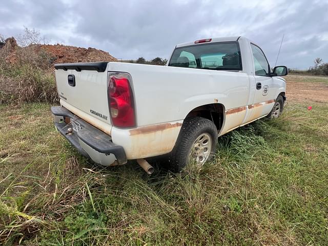 Image of Chevrolet Silverado equipment image 3