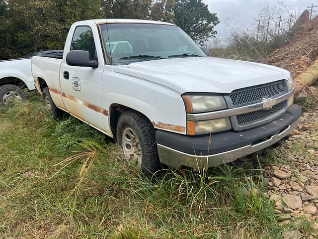 Image of Chevrolet Silverado equipment image 2