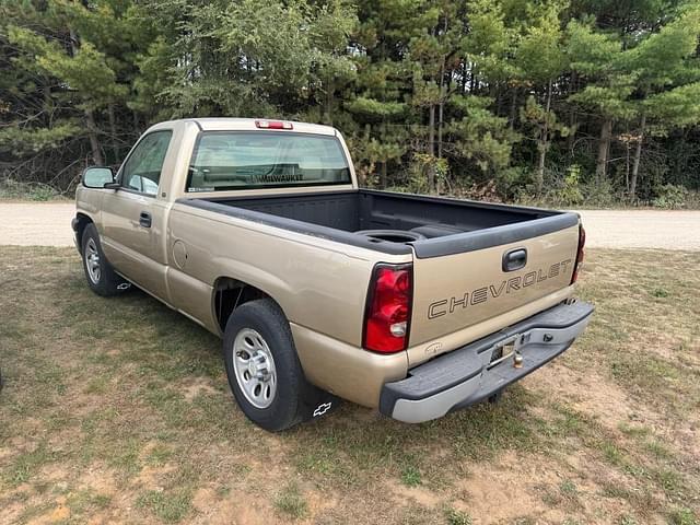 Image of Chevrolet Silverado equipment image 4