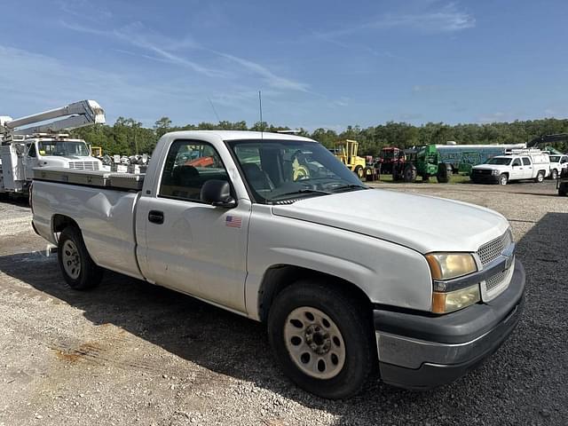 Image of Chevrolet Silverado equipment image 3