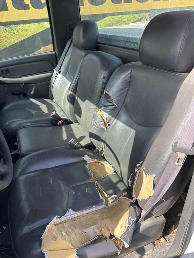 Image of Chevrolet Silverado equipment image 4