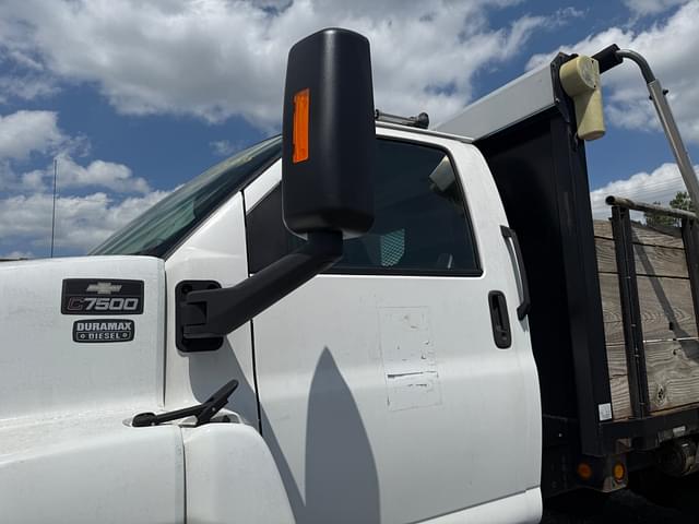 Image of Chevrolet 7500 equipment image 2