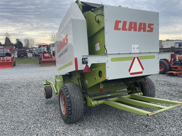 Image of CLAAS Variant 260 equipment image 1