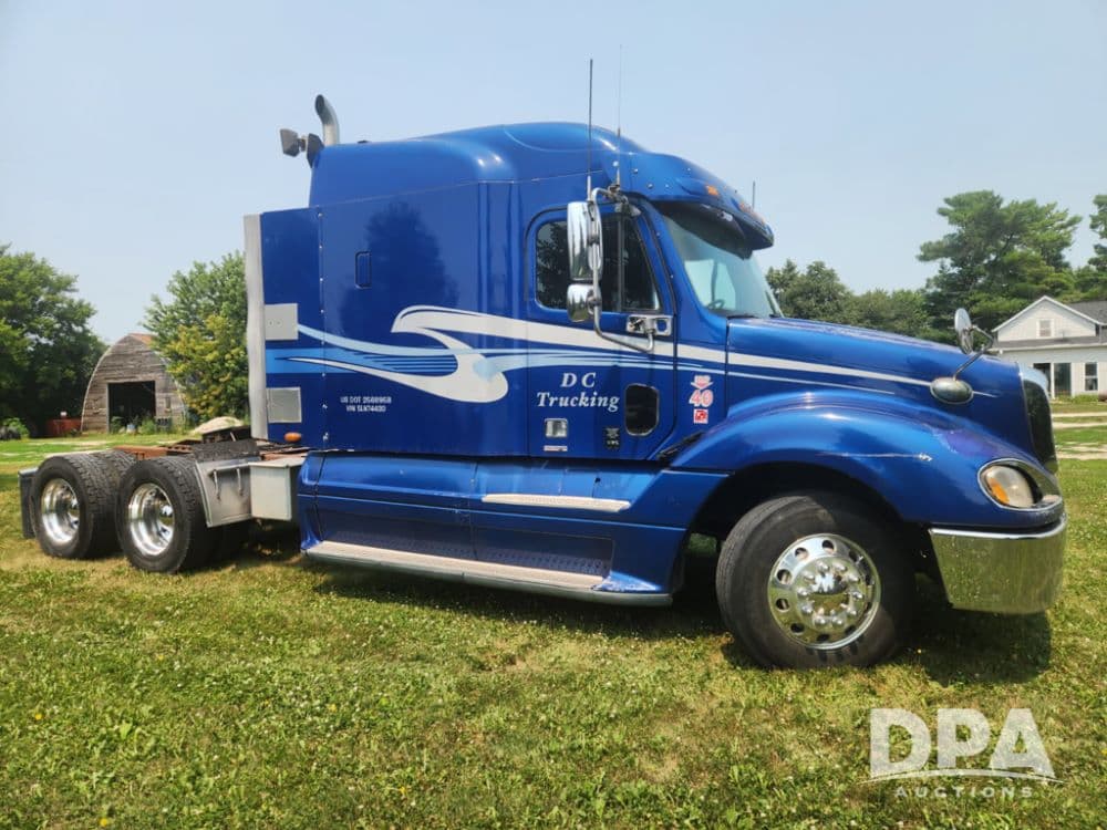 Image of Freightliner Columbia Primary image