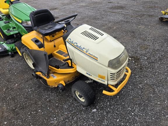 Image of Cub Cadet LT2042 equipment image 3