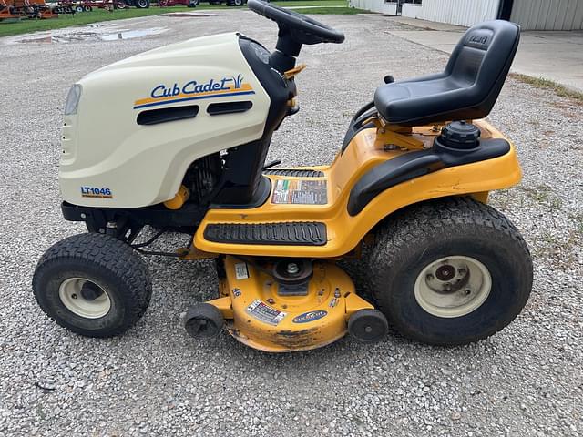 Image of Cub Cadet LT1046 equipment image 4