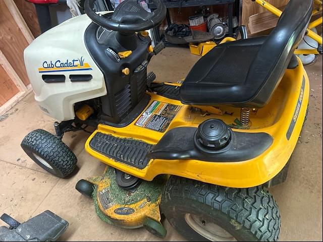 Image of Cub Cadet LT1046 equipment image 2