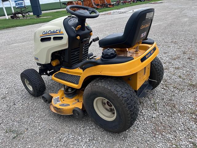 Image of Cub Cadet LT1046 equipment image 3