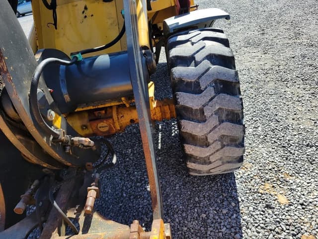 Image of John Deere 244J equipment image 3