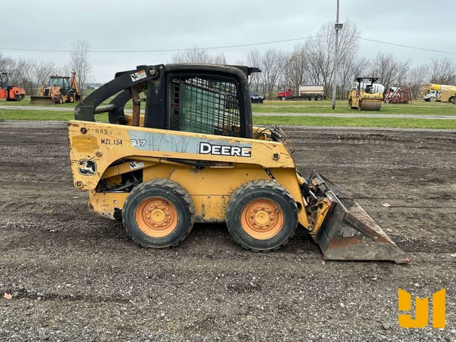 Image of John Deere 317 equipment image 3