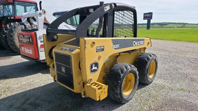 Image of John Deere 320 equipment image 4