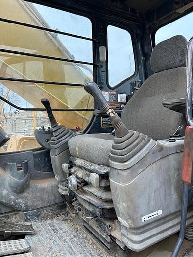 Image of John Deere 330LC equipment image 3