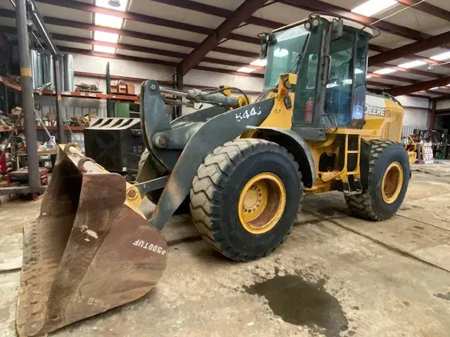 Image of John Deere 544J equipment image 4