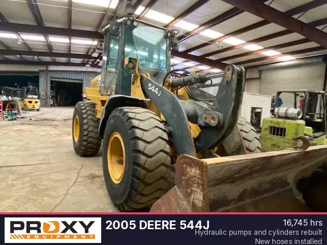 Image of John Deere 544J equipment image 1