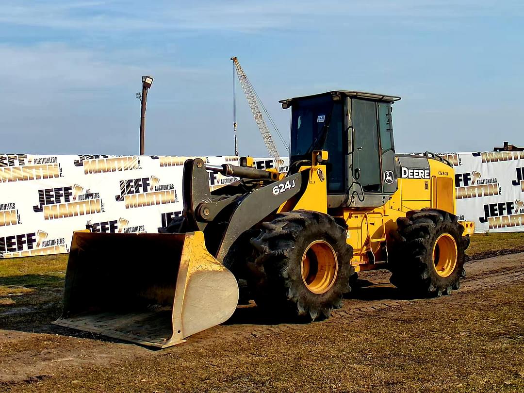 Image of John Deere 624J Primary image