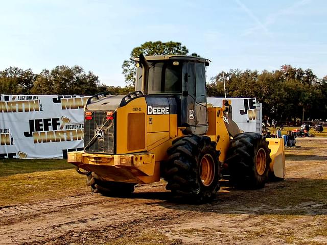 Image of John Deere 624J equipment image 4