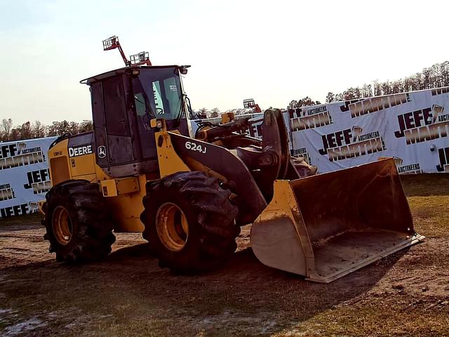 Image of John Deere 624J equipment image 2