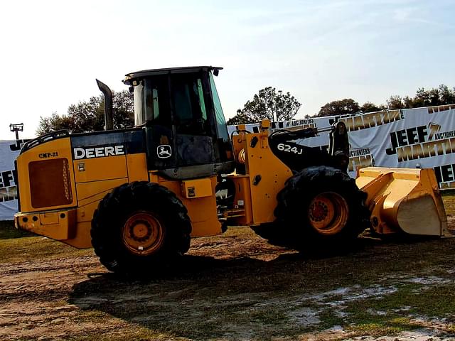 Image of John Deere 624J equipment image 3