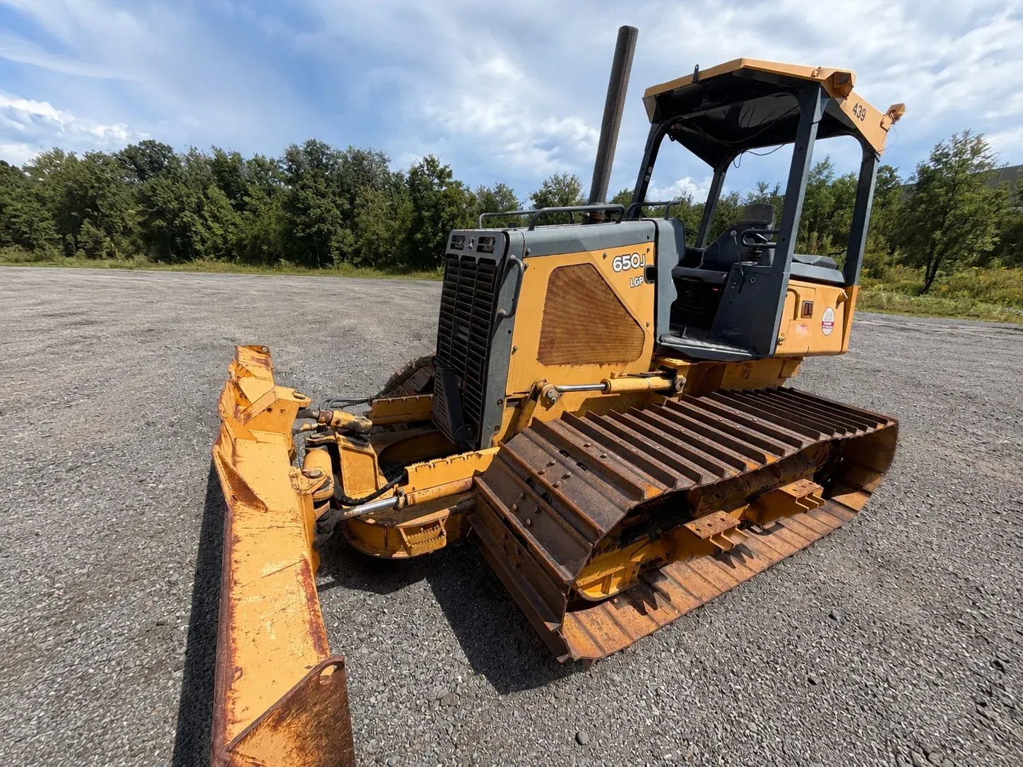 2005 John Deere 650J LGP Equipment Image0