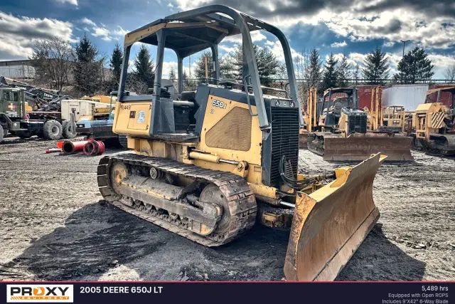 Image of John Deere 650J LT equipment image 1