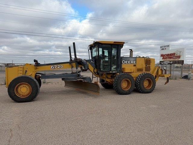 2005 John Deere 672D Equipment Image0