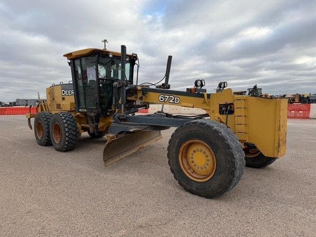 Image of John Deere 672D equipment image 2