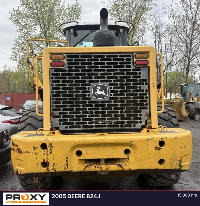 Image of John Deere 824J equipment image 3