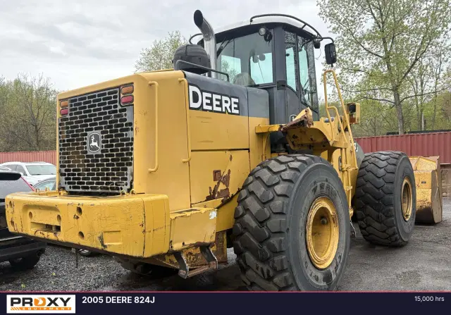 Image of John Deere 824J equipment image 2