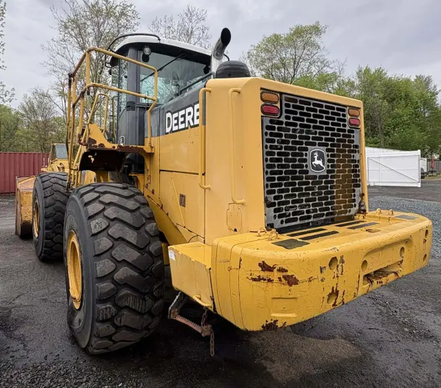 Image of John Deere 824J equipment image 4