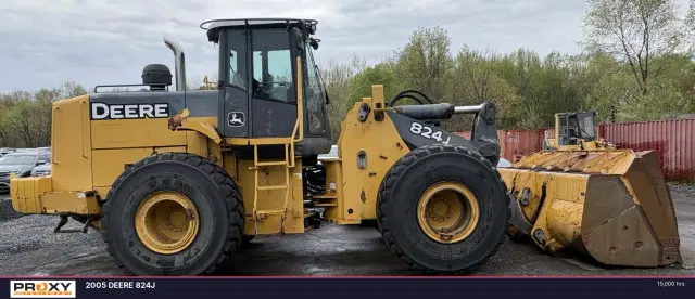 Image of John Deere 824J equipment image 1