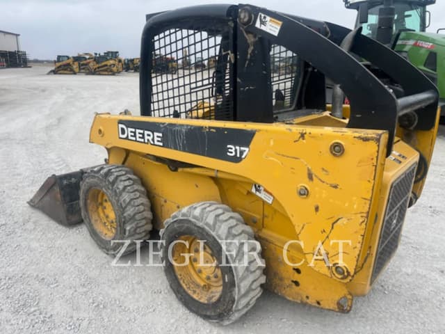 Image of John Deere 317 equipment image 3