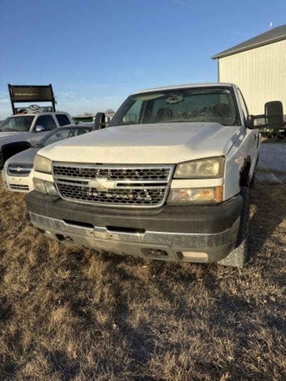 Image of Chevrolet 2500HD equipment image 3