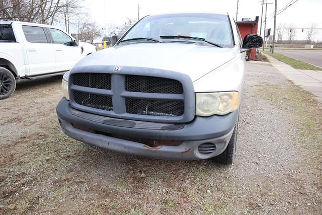 Image of Dodge Ram 1500 equipment image 4