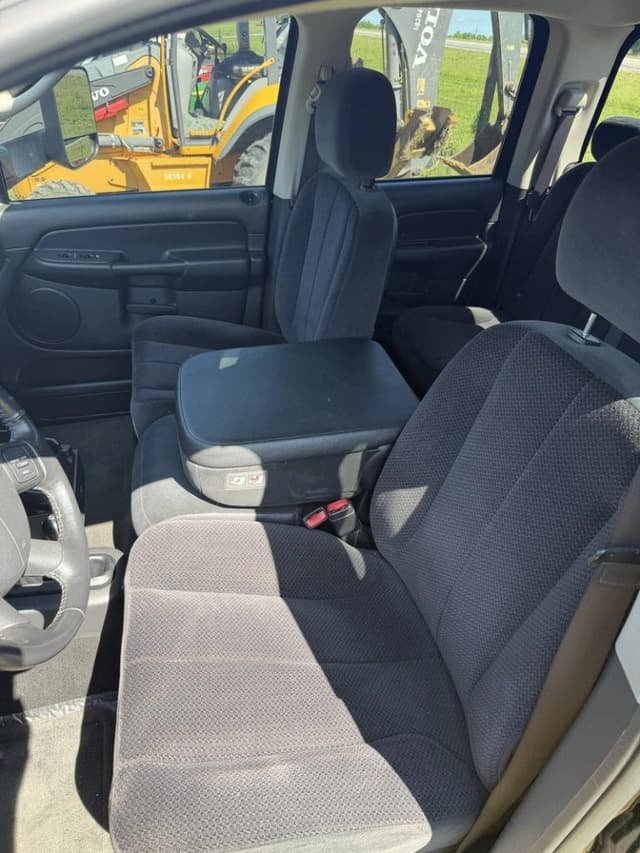 Image of Dodge Ram 2500 equipment image 4