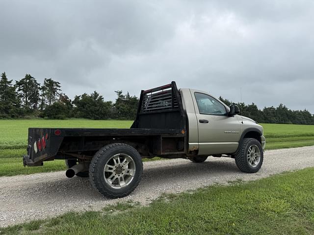 Image of Dodge Ram 2500 equipment image 4